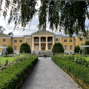Photo 1 - Sillapē pils rožu dārzs un parks