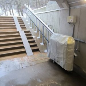 Photo 1 - Pacēlājs zem Turaidas ielas Siguldā, kas savieno stāvlaukumu ar taku uz Gūtmaņa alu