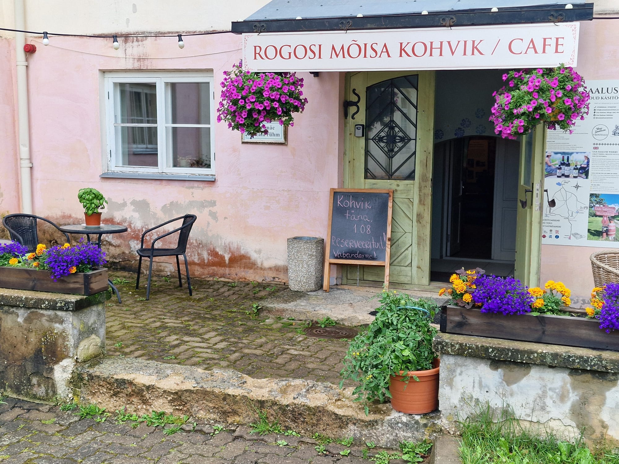 Sisenemisel on astmed nagu ülejäänud hoones