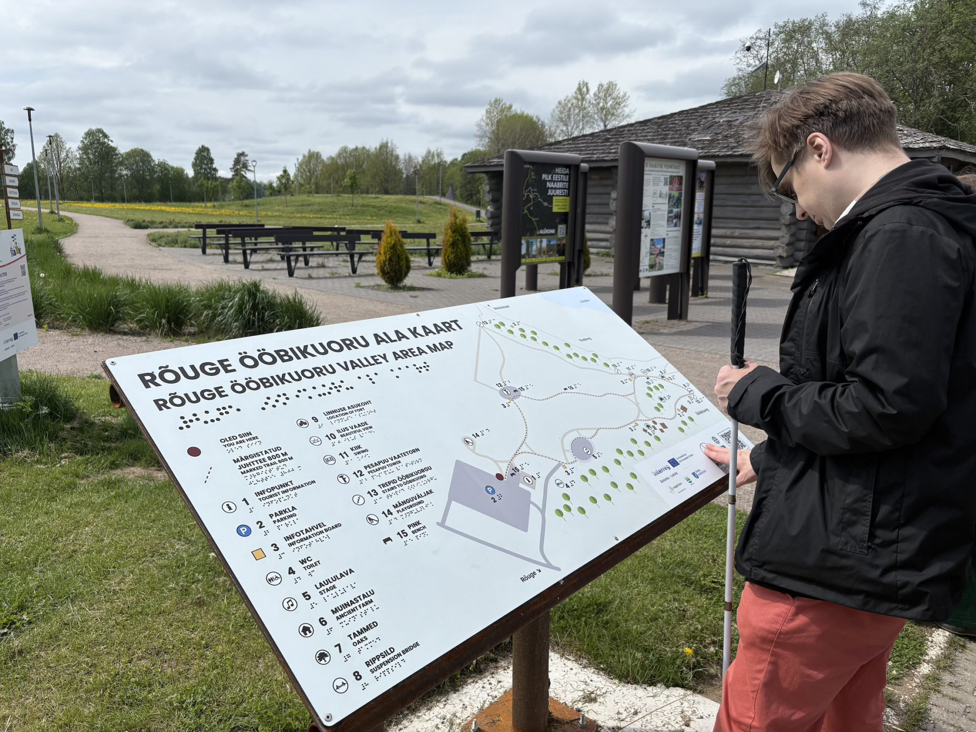 Oobikuorg apkārtnes taklitais stends